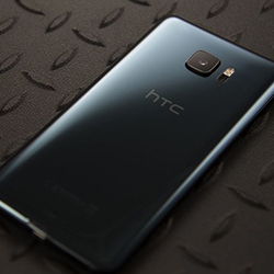 Снижение цены на HTC U Ultra 128 ГБ