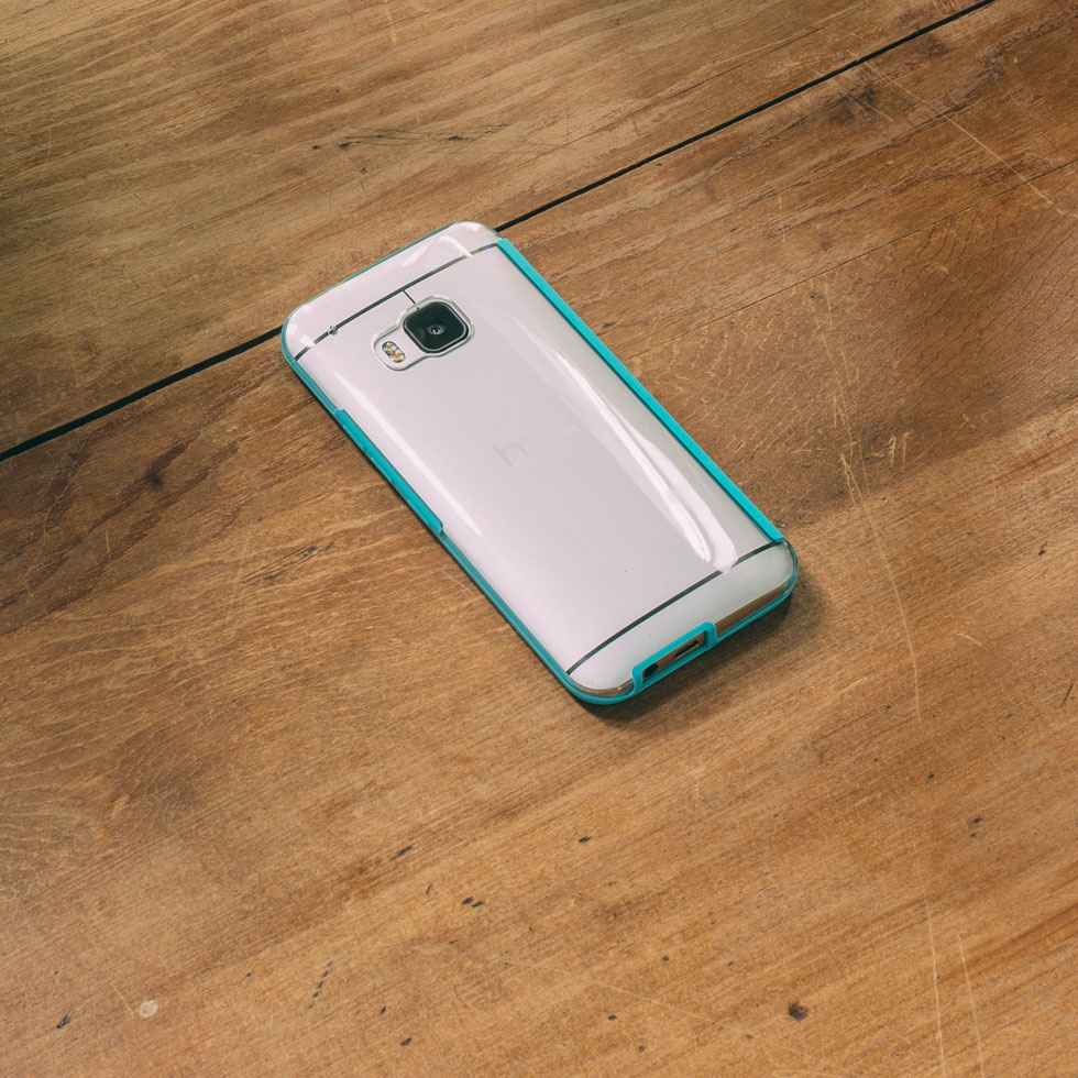 HC M232 htc-dot-view-ice-turquoise-04-980x980.jpg